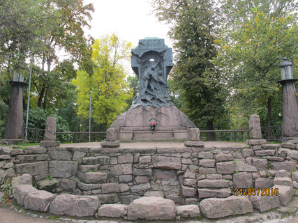 Памятник миноносцу Стерегущий