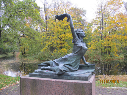 Памятник Раймонде Дьен